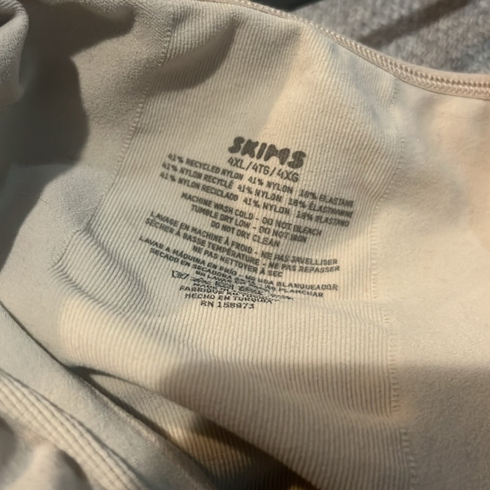 Skims shaping slip plus size - Picture 9 of 9